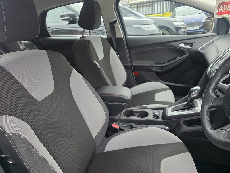 Ford Focus 1.6 Zetec Hatchback 5dr Petrol Powershift Euro 5 (125 ps) - U2147