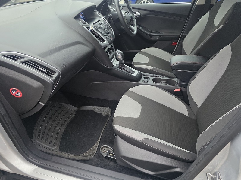 Ford Focus 1.6 Zetec Hatchback 5dr Petrol Powershift Euro 5 (125 ps) - U2147