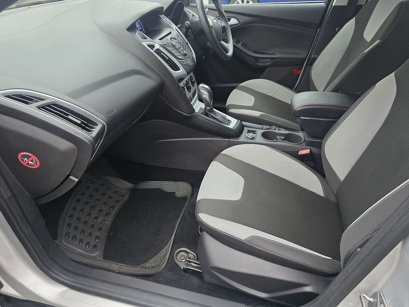 Ford Focus 1.6 Zetec Hatchback 5dr Petrol Powershift Euro 5 (125 ps) - U2147