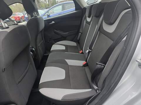 Ford Focus 1.6 Zetec Hatchback 5dr Petrol Powershift Euro 5 (125 ps) - U2147