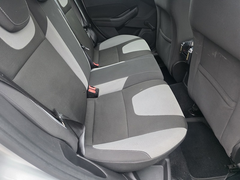 Ford Focus 1.6 Zetec Hatchback 5dr Petrol Powershift Euro 5 (125 ps) - U2147