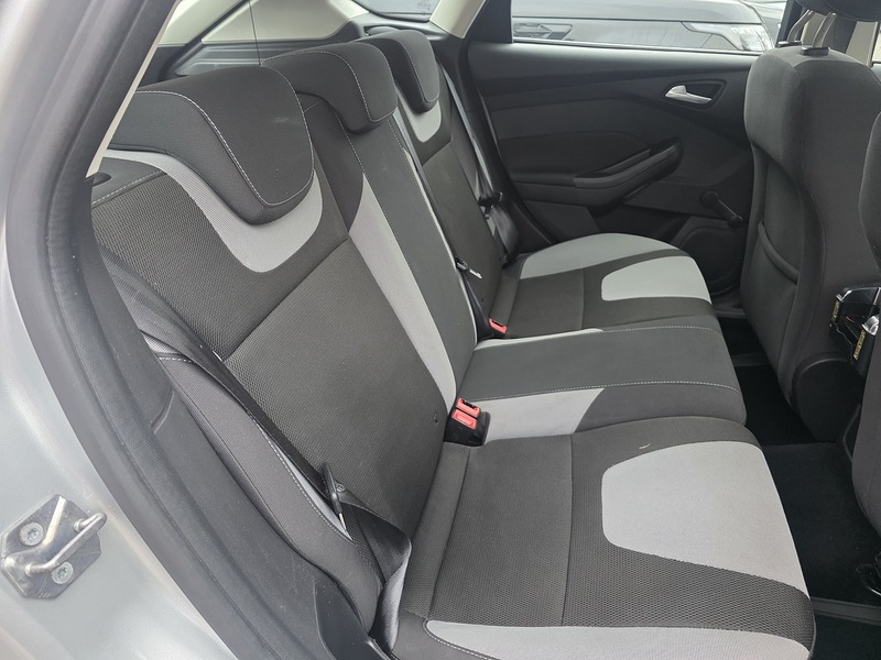 Ford Focus 1.6 Zetec Hatchback 5dr Petrol Powershift Euro 5 (125 ps) - U2147