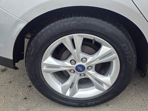 Ford Focus 1.6 Zetec Hatchback 5dr Petrol Powershift Euro 5 (125 ps) - U2147