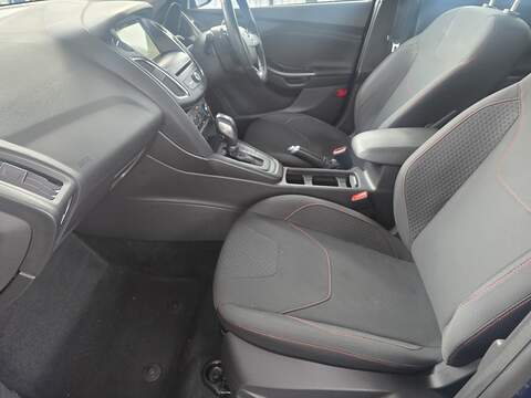 Ford Focus 1.0T EcoBoost ST-Line Hatchback 5dr Petrol Auto Euro 6 (s/s) (125 ps) - U2171