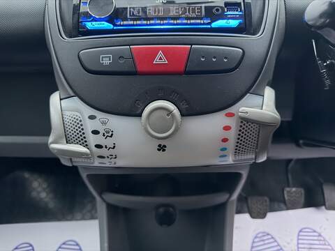 Peugeot 107 1.0 12V Urban Hatchback 5dr Petrol Manual Euro 5 (68 ps) - U2175