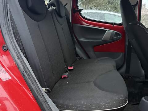 Peugeot 107 1.0 12V Urban Hatchback 5dr Petrol Manual Euro 5 (68 ps) - U2175