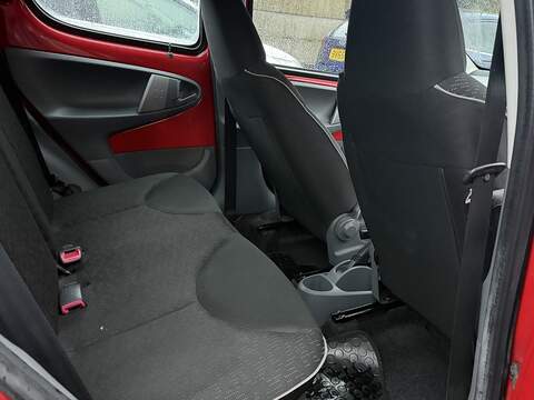 Peugeot 107 1.0 12V Urban Hatchback 5dr Petrol Manual Euro 5 (68 ps) - U2175