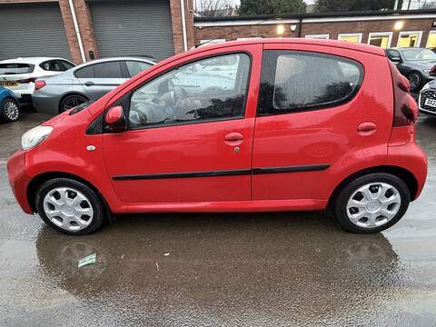 Peugeot 107 1.0 12V Urban Hatchback 5dr Petrol Manual Euro 5 (68 ps) - U2175