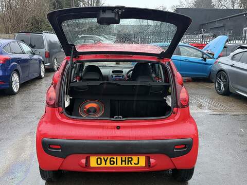 Peugeot 107 1.0 12V Urban Hatchback 5dr Petrol Manual Euro 5 (68 ps) - U2175