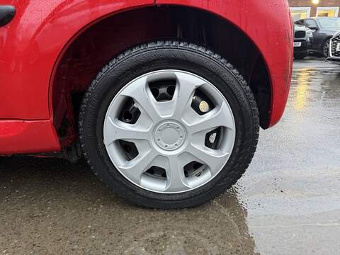 Peugeot 107 1.0 12V Urban Hatchback 5dr Petrol Manual Euro 5 (68 ps) - U2175