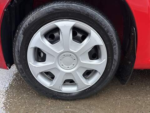 Peugeot 107 1.0 12V Urban Hatchback 5dr Petrol Manual Euro 5 (68 ps) - U2175