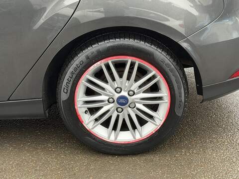 Ford Focus 1.0T EcoBoost Zetec Edition Hatchback 5dr Petrol Auto Euro 6 (s/s) (125 ps) - U2178