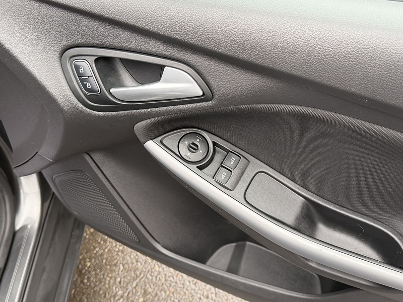 Ford Focus 1.0T EcoBoost Zetec Edition Hatchback 5dr Petrol Auto Euro 6 (s/s) (125 ps) - U2178