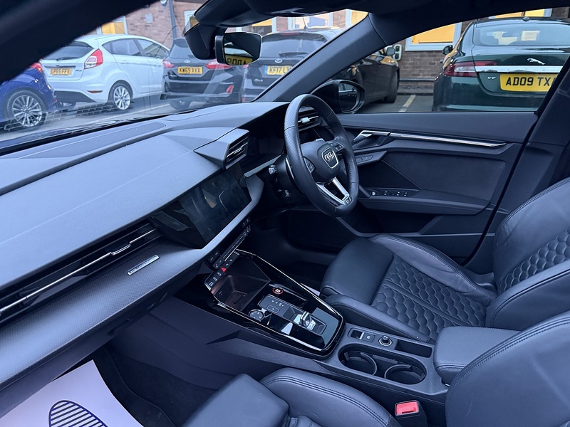 Audi RS3 2.5 TFSI Vorsprung Saloon 4dr Petrol S Tronic quattro Euro 6 (s/s) (400 ps) - U2194