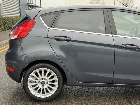 Ford Fiesta 1.0T EcoBoost Titanium Hatchback 5dr Petrol Powershift Euro 5 (100 ps) - U2215