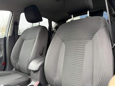 Ford Fiesta 1.0T EcoBoost Titanium Hatchback 5dr Petrol Powershift Euro 5 (100 ps) - U2215