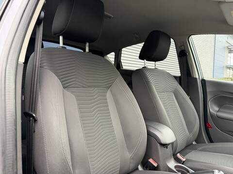Ford Fiesta 1.0T EcoBoost Titanium Hatchback 5dr Petrol Powershift Euro 5 (100 ps) - U2215