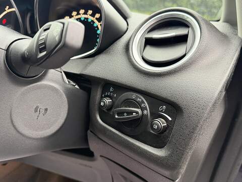 Ford Fiesta 1.0T EcoBoost Titanium Hatchback 5dr Petrol Powershift Euro 5 (100 ps) - U2215