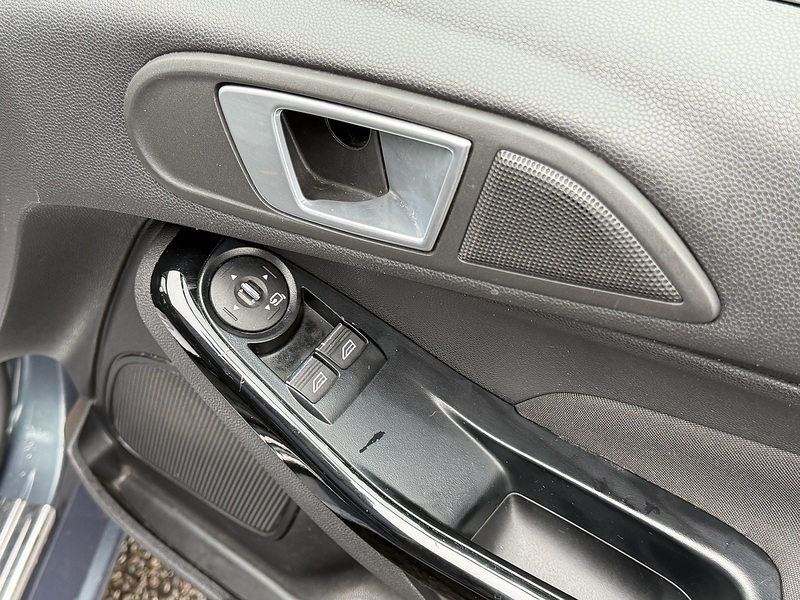 Ford Fiesta 1.0T EcoBoost Titanium Hatchback 5dr Petrol Powershift Euro 5 (100 ps) - U2215