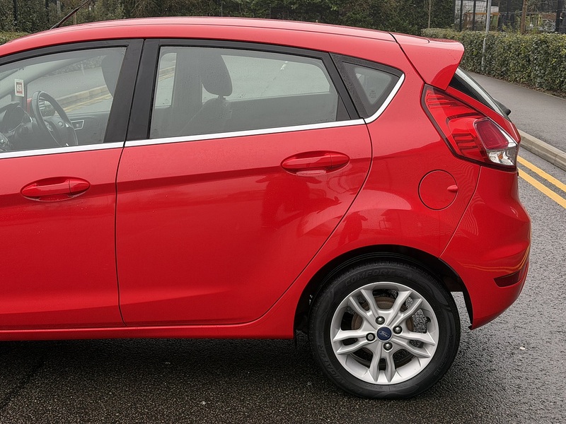 Ford Fiesta 1.0T EcoBoost Zetec Hatchback 5dr Petrol Powershift Euro 5 (100 ps) - U2218