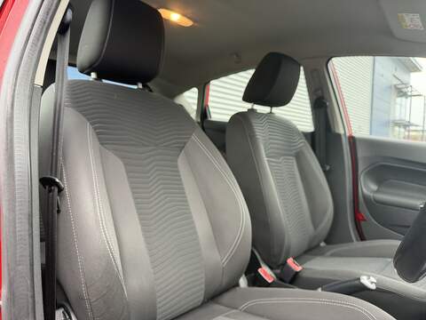 Ford Fiesta 1.0T EcoBoost Zetec Hatchback 5dr Petrol Powershift Euro 5 (100 ps) - U2218