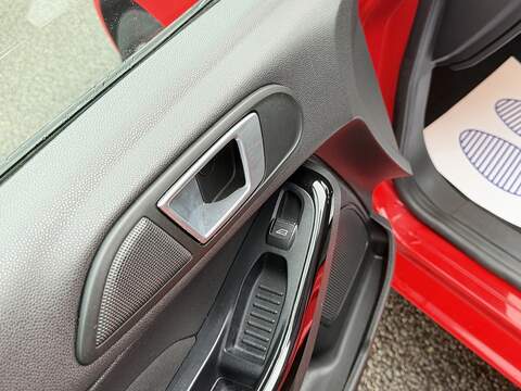 Ford Fiesta 1.0T EcoBoost Zetec Hatchback 5dr Petrol Powershift Euro 5 (100 ps) - U2218