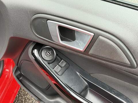 Ford Fiesta 1.0T EcoBoost Zetec Hatchback 5dr Petrol Powershift Euro 5 (100 ps) - U2218