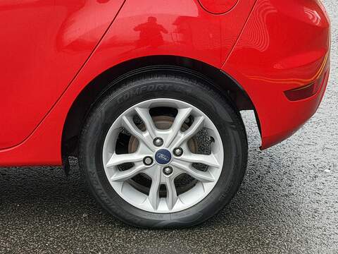 Ford Fiesta 1.0T EcoBoost Zetec Hatchback 5dr Petrol Powershift Euro 5 (100 ps) - U2218