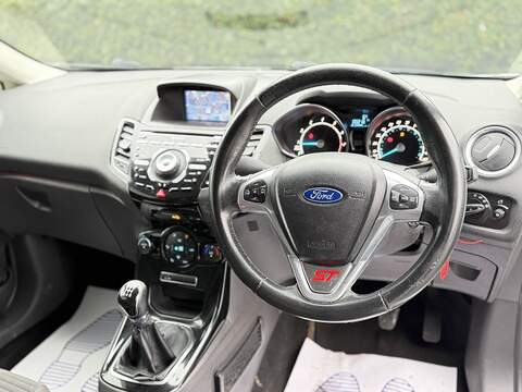 Ford Fiesta 1.0T EcoBoost Titanium Hatchback 3dr Petrol Manual Euro 5 (s/s) (100 ps) - U2219