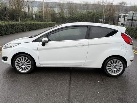 Ford Fiesta 1.0T EcoBoost Titanium Hatchback 3dr Petrol Manual Euro 5 (s/s) (100 ps) - U2219