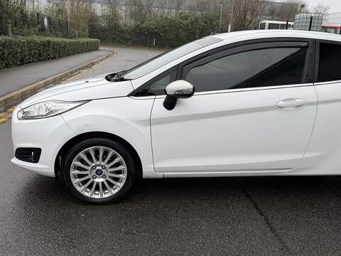 Ford Fiesta 1.0T EcoBoost Titanium Hatchback 3dr Petrol Manual Euro 5 (s/s) (100 ps) - U2219
