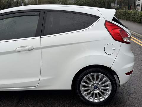Ford Fiesta 1.0T EcoBoost Titanium Hatchback 3dr Petrol Manual Euro 5 (s/s) (100 ps) - U2219