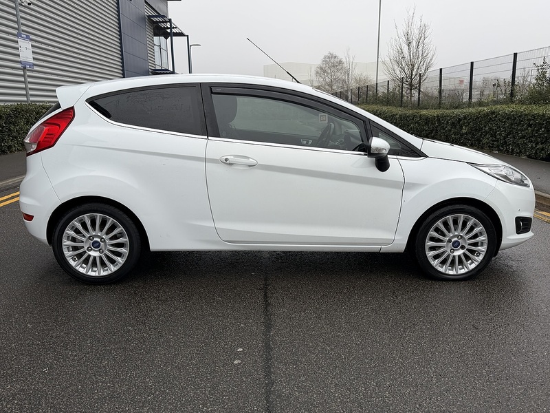 Ford Fiesta 1.0T EcoBoost Titanium Hatchback 3dr Petrol Manual Euro 5 (s/s) (100 ps) - U2219