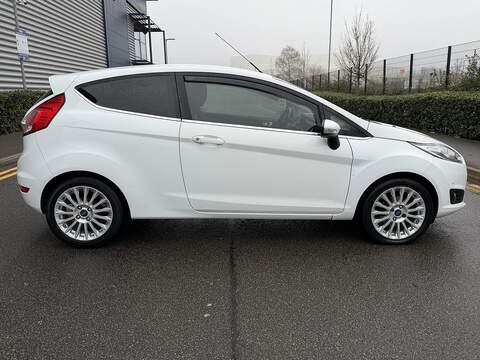 Ford Fiesta 1.0T EcoBoost Titanium Hatchback 3dr Petrol Manual Euro 5 (s/s) (100 ps) - U2219