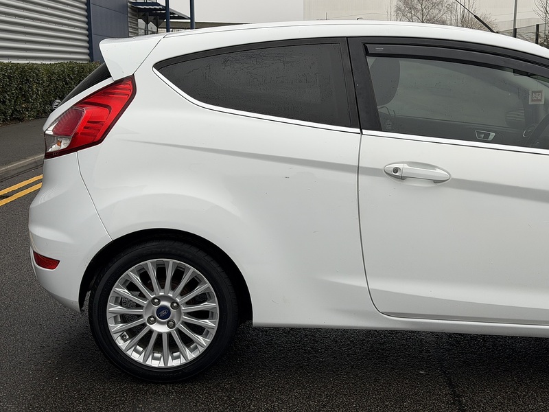 Ford Fiesta 1.0T EcoBoost Titanium Hatchback 3dr Petrol Manual Euro 5 (s/s) (100 ps) - U2219