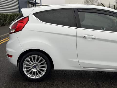Ford Fiesta 1.0T EcoBoost Titanium Hatchback 3dr Petrol Manual Euro 5 (s/s) (100 ps) - U2219