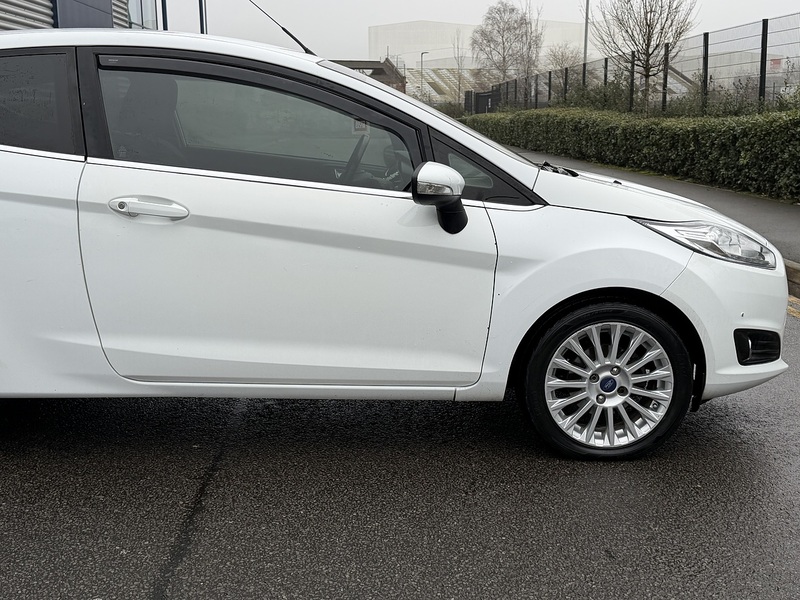 Ford Fiesta 1.0T EcoBoost Titanium Hatchback 3dr Petrol Manual Euro 5 (s/s) (100 ps) - U2219