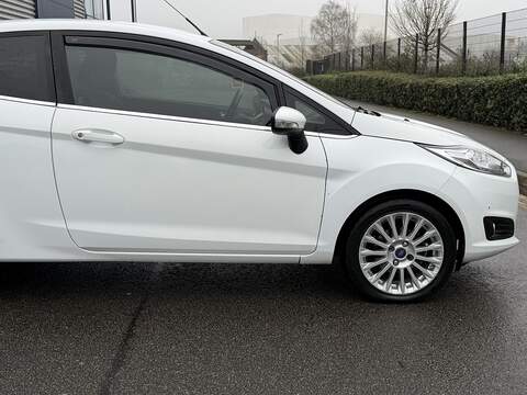 Ford Fiesta 1.0T EcoBoost Titanium Hatchback 3dr Petrol Manual Euro 5 (s/s) (100 ps) - U2219