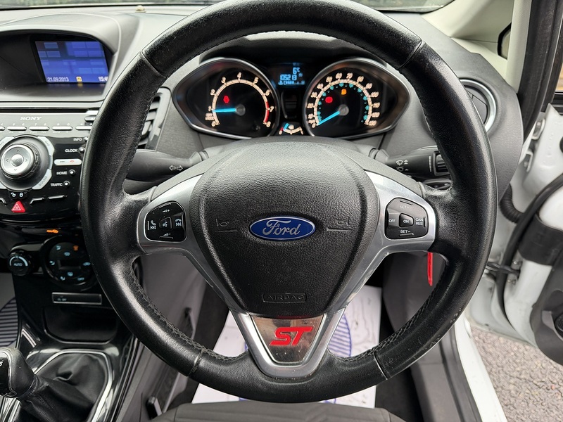 Ford Fiesta 1.0T EcoBoost Titanium Hatchback 3dr Petrol Manual Euro 5 (s/s) (100 ps) - U2219