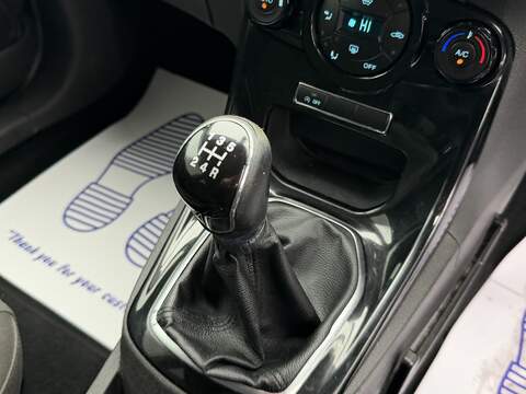 Ford Fiesta 1.0T EcoBoost Titanium Hatchback 3dr Petrol Manual Euro 5 (s/s) (100 ps) - U2219