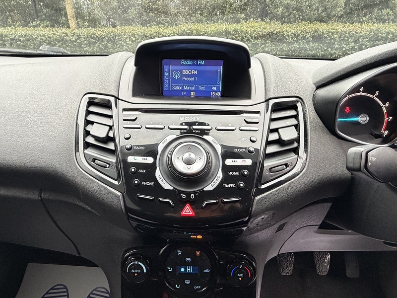 Ford Fiesta 1.0T EcoBoost Titanium Hatchback 3dr Petrol Manual Euro 5 (s/s) (100 ps) - U2219