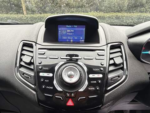 Ford Fiesta 1.0T EcoBoost Titanium Hatchback 3dr Petrol Manual Euro 5 (s/s) (100 ps) - U2219