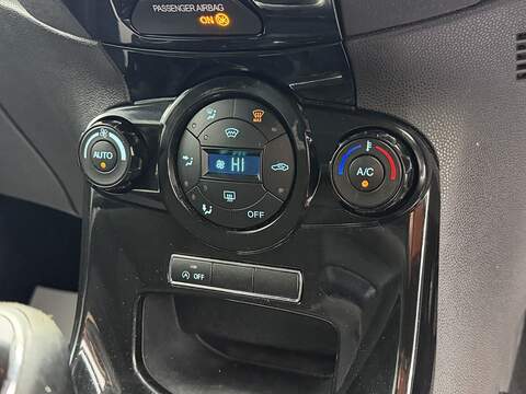 Ford Fiesta 1.0T EcoBoost Titanium Hatchback 3dr Petrol Manual Euro 5 (s/s) (100 ps) - U2219