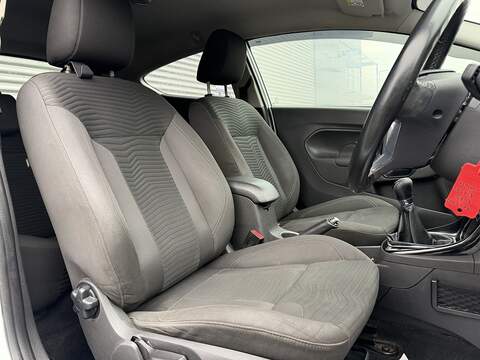 Ford Fiesta 1.0T EcoBoost Titanium Hatchback 3dr Petrol Manual Euro 5 (s/s) (100 ps) - U2219