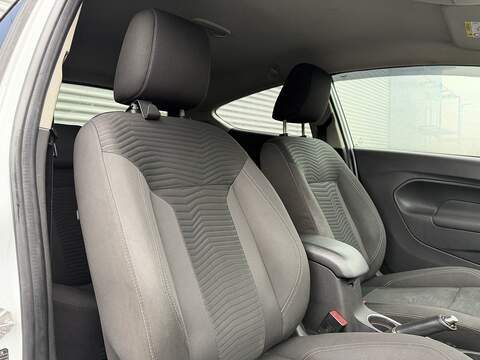 Ford Fiesta 1.0T EcoBoost Titanium Hatchback 3dr Petrol Manual Euro 5 (s/s) (100 ps) - U2219