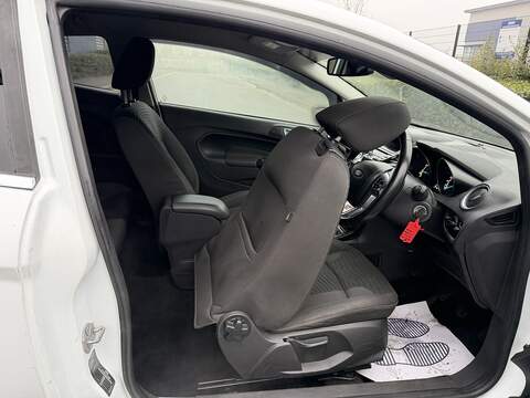 Ford Fiesta 1.0T EcoBoost Titanium Hatchback 3dr Petrol Manual Euro 5 (s/s) (100 ps) - U2219