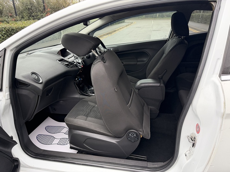 Ford Fiesta 1.0T EcoBoost Titanium Hatchback 3dr Petrol Manual Euro 5 (s/s) (100 ps) - U2219