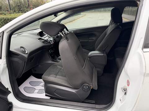 Ford Fiesta 1.0T EcoBoost Titanium Hatchback 3dr Petrol Manual Euro 5 (s/s) (100 ps) - U2219