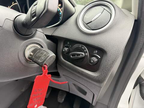 Ford Fiesta 1.0T EcoBoost Titanium Hatchback 3dr Petrol Manual Euro 5 (s/s) (100 ps) - U2219