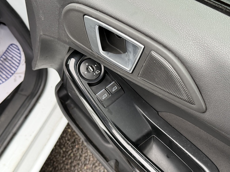 Ford Fiesta 1.0T EcoBoost Titanium Hatchback 3dr Petrol Manual Euro 5 (s/s) (100 ps) - U2219